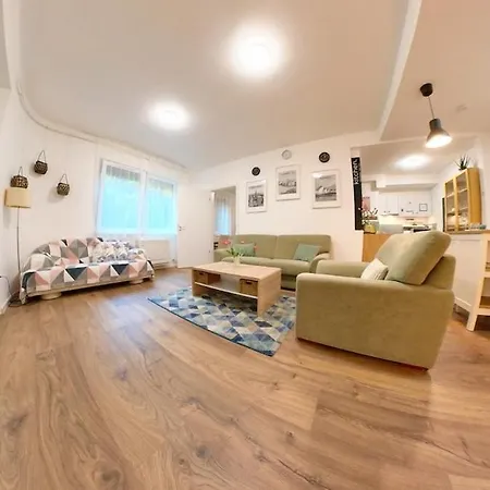 Lägenhet Premium Buda Hideaway-private Apartment, Extra Location, Wifi & Aircon *