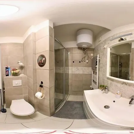 Premium Buda Hideaway-private Apartment, Extra Location, Wifi & Aircon Lejlighed Budapest
