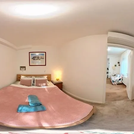 Lejlighed Premium Buda Hideaway-private Apartment, Extra Location, Wifi & Aircon Budapest