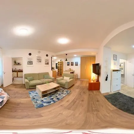 Premium Buda Hideaway-private Apartment, Extra Location, Wifi & Aircon *