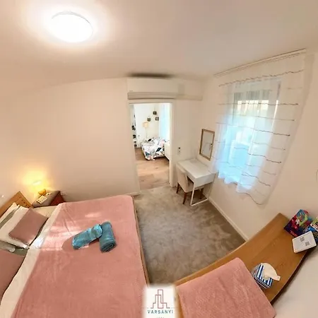 Premium Buda Hideaway-private Apartment, Extra Location, Wifi & Aircon Budapest