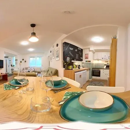 Premium Buda Hideaway-private Apartment, Extra Location, Wifi & Aircon Budapest