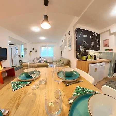 Premium Buda Hideaway-private Apartment, Extra Location, Wifi & Aircon Lejlighed *