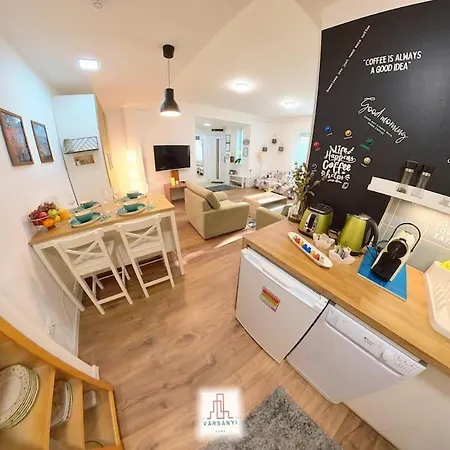 Varsanyi - Live Like A Local Apartmán *