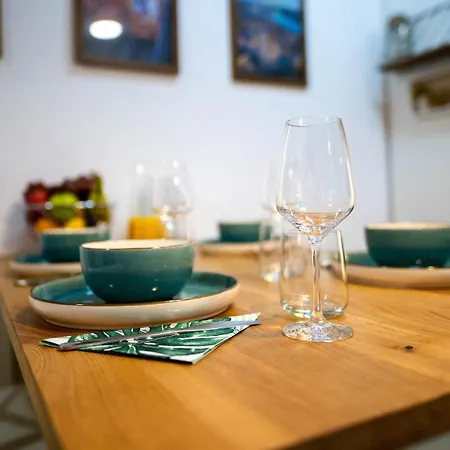 Premium Buda Hideaway-private Apartment, Extra Location, Wifi & Aircon *