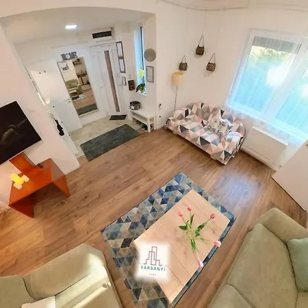Premium Buda Hideaway-private Apartment, Extra Location, Wifi & Aircon