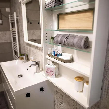 Premium Buda Hideaway-private Apartment, Extra Location, Wifi & Aircon *