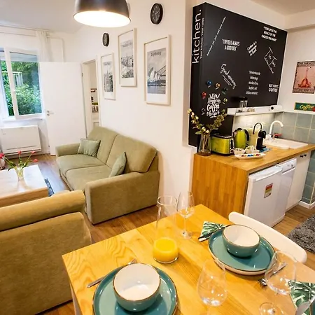 Premium Buda Hideaway-private Apartment, Extra Location, Wifi & Aircon Budapest