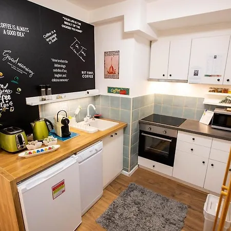 Premium Buda Hideaway-private Apartment, Extra Location, Wifi & Aircon